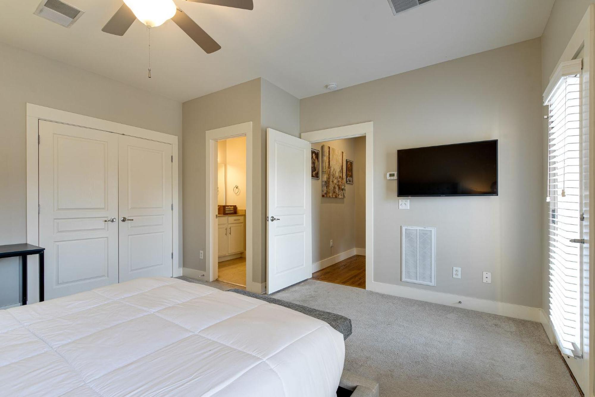 Appartamento The Celebrity - Minutes To Broadway With A Balcony Nashville Esterno foto