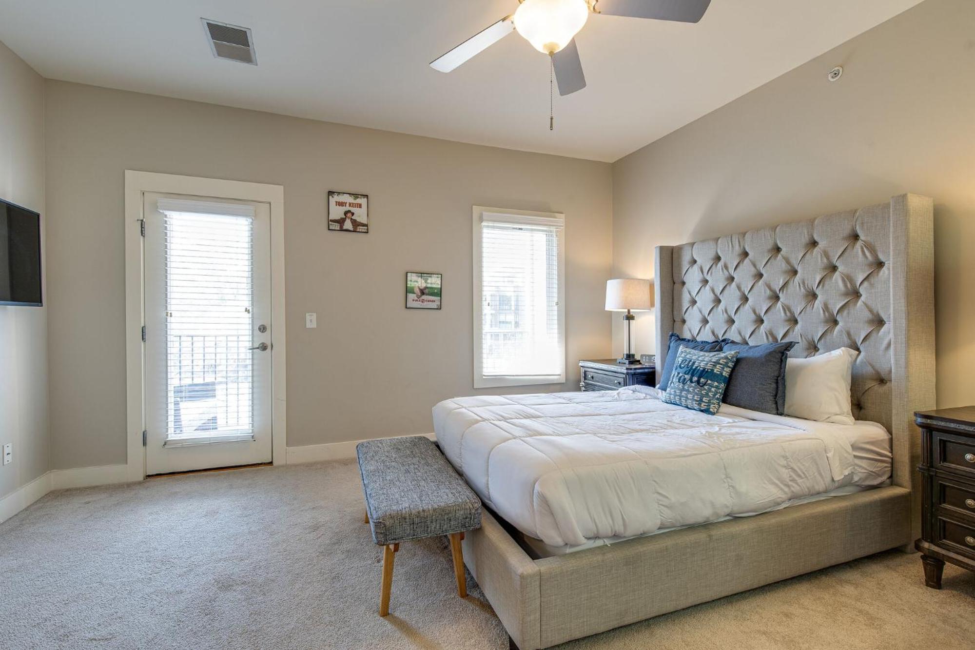 Appartamento The Celebrity - Minutes To Broadway With A Balcony Nashville Esterno foto