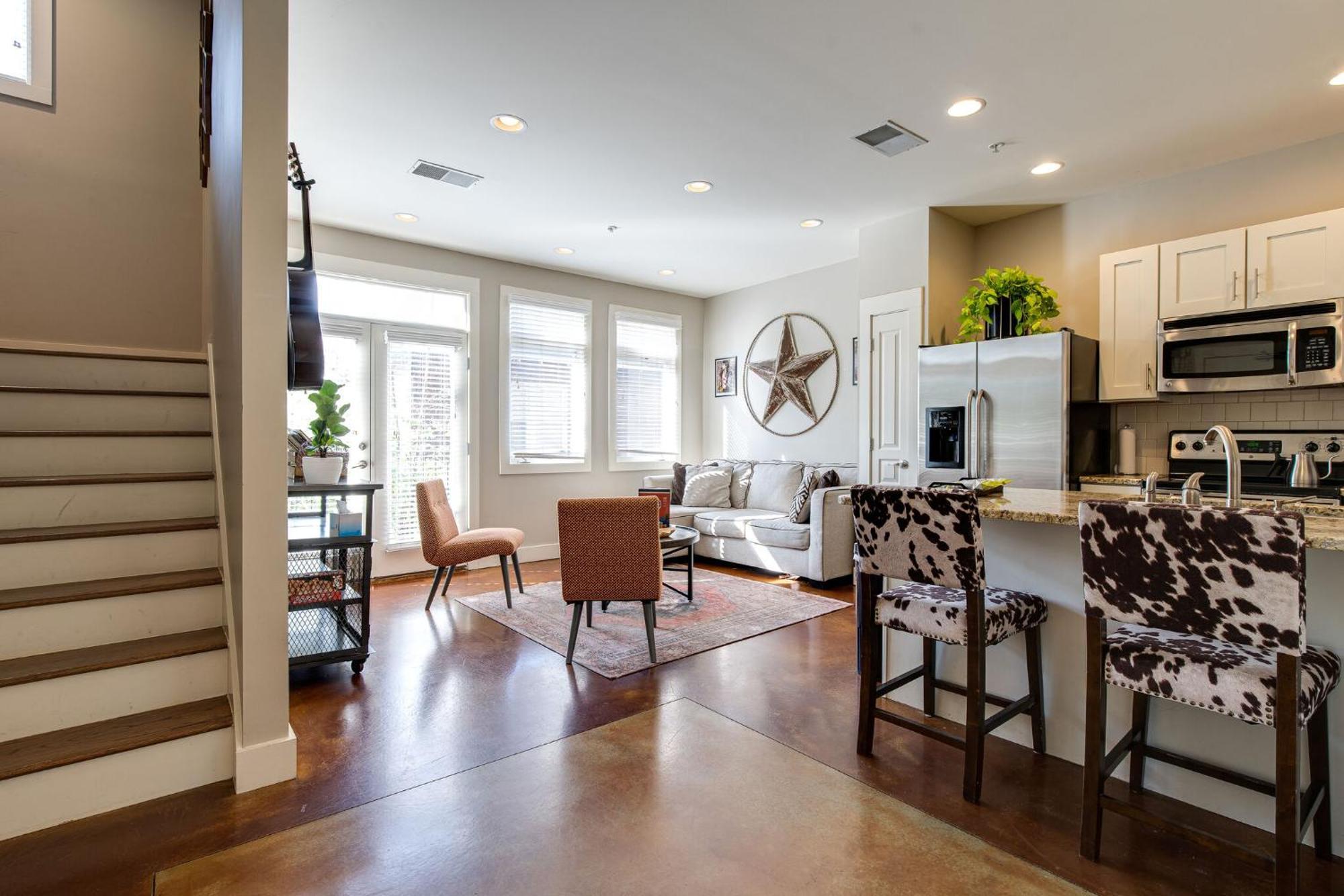 Appartamento The Celebrity - Minutes To Broadway With A Balcony Nashville Esterno foto