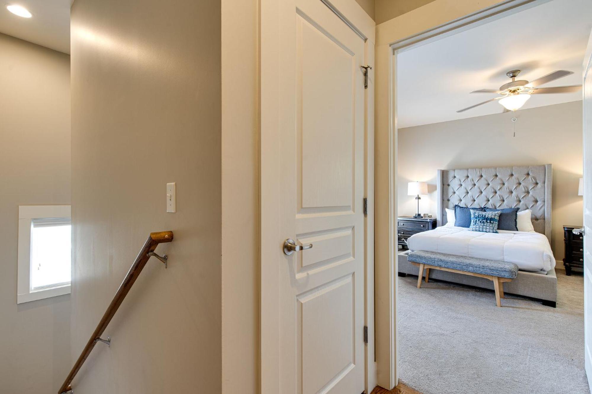 Appartamento The Celebrity - Minutes To Broadway With A Balcony Nashville Esterno foto