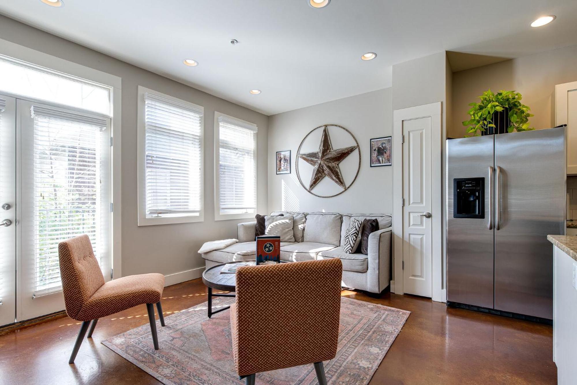 Appartamento The Celebrity - Minutes To Broadway With A Balcony Nashville Esterno foto