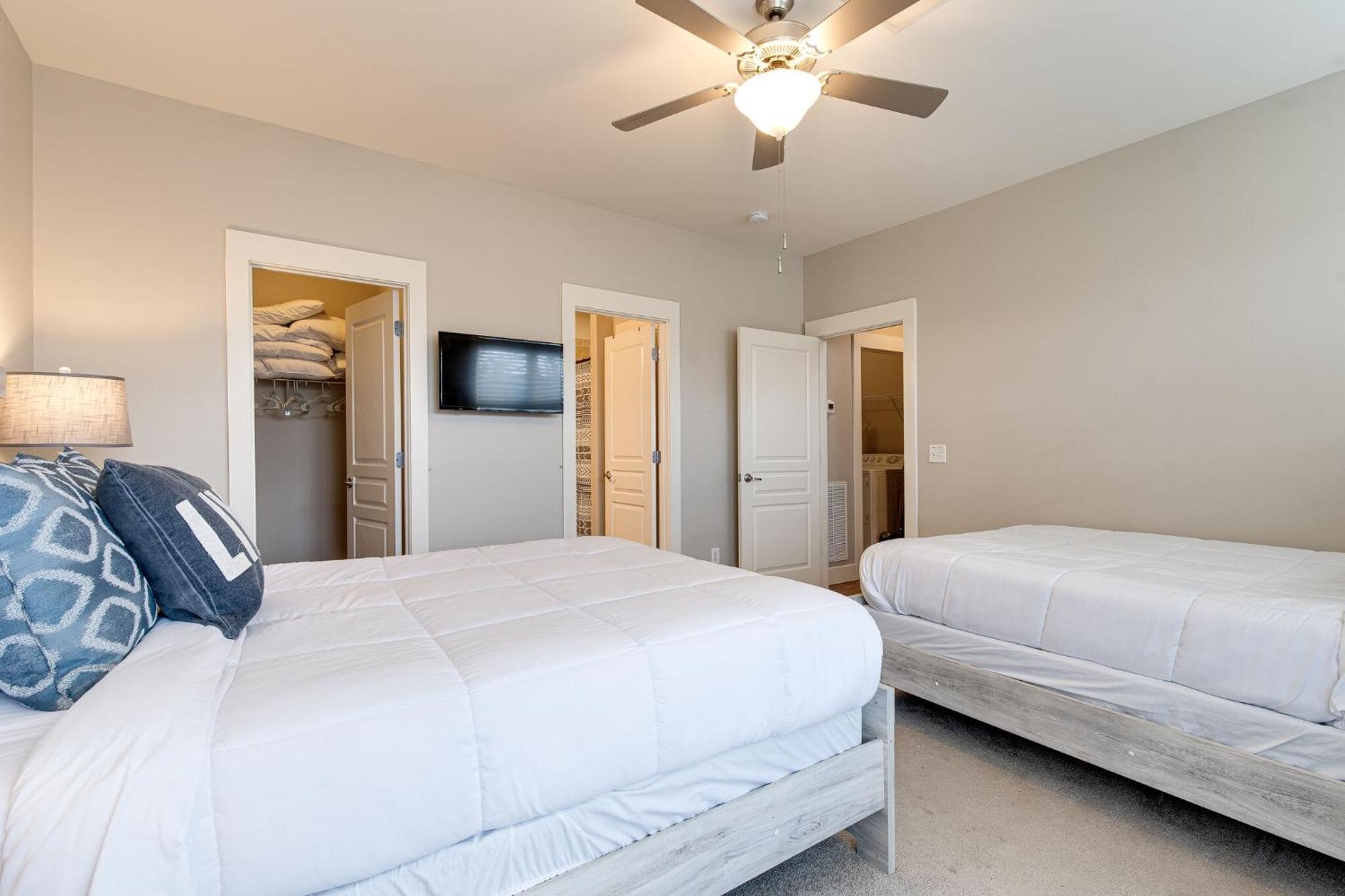 Appartamento The Celebrity - Minutes To Broadway With A Balcony Nashville Esterno foto