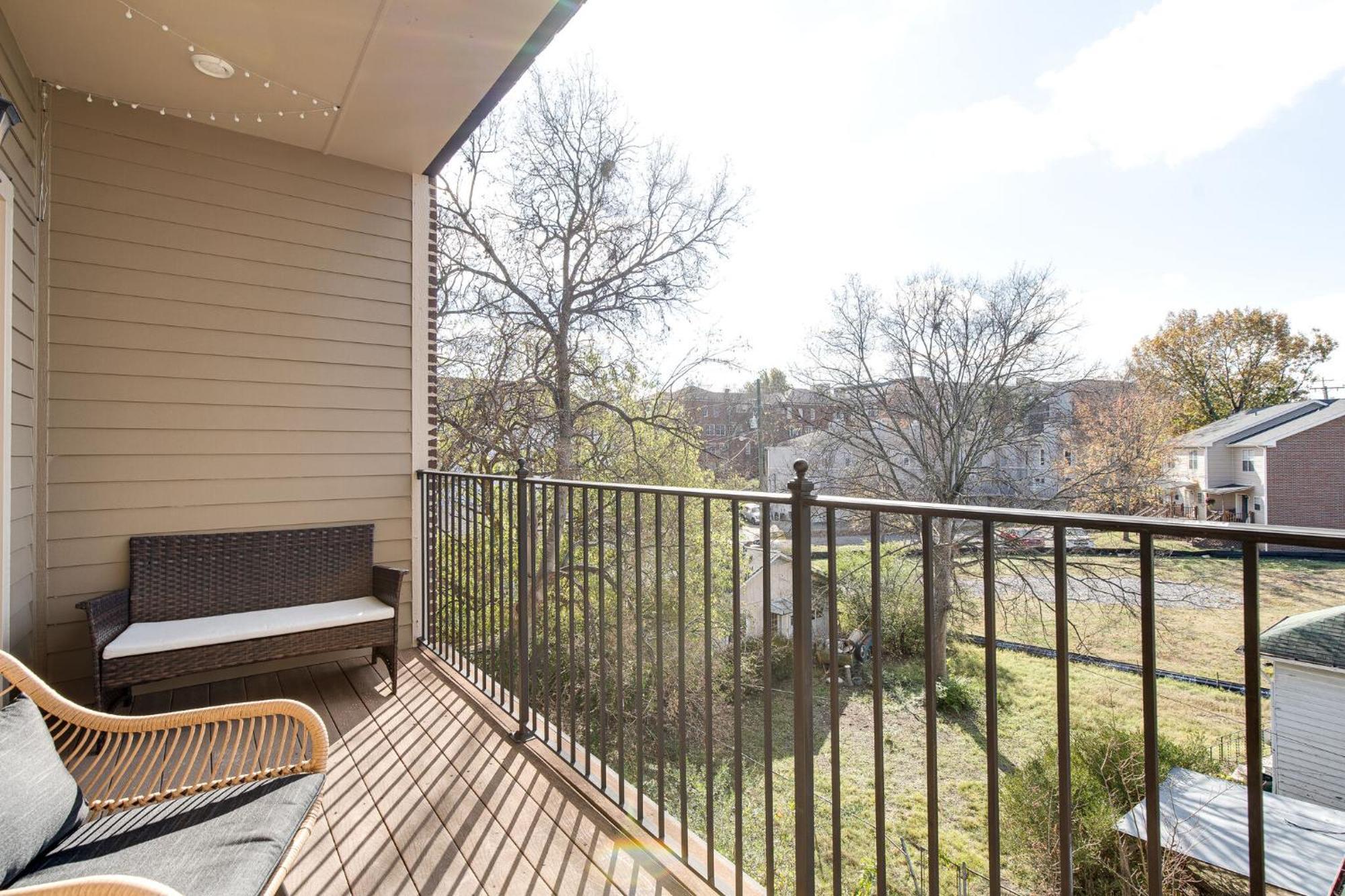 Appartamento The Celebrity - Minutes To Broadway With A Balcony Nashville Esterno foto